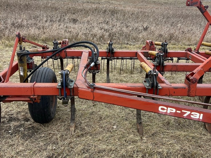 lot-49.-1981-33’-morris-magnum-model-cp-731-chisel-plow-w/3-bar-harrows,-well-maintained-unit,-super-clean-and-straight,-check-photos-image-17