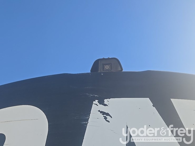 2016-caterpillar-335fl-image-76