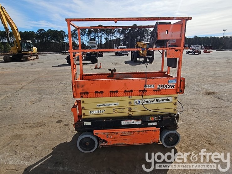 2017-jlg-1932r-image-6