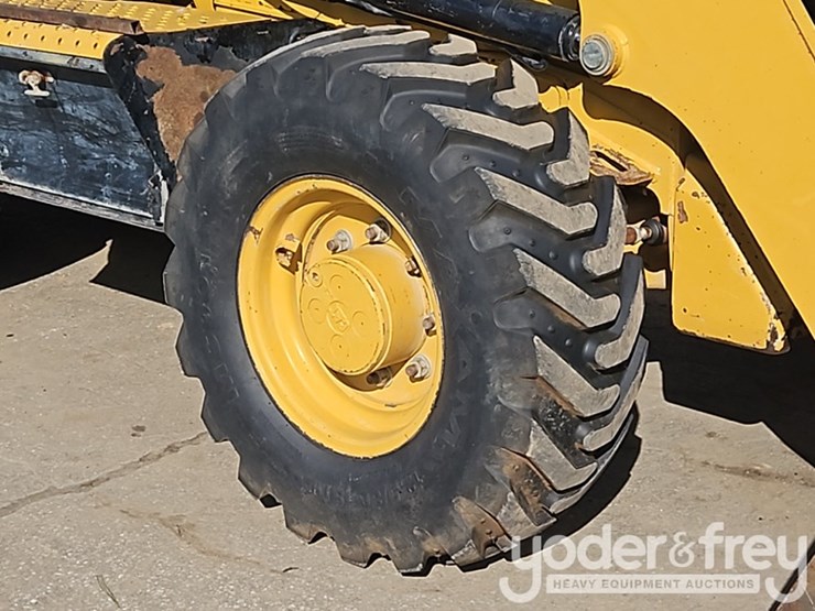 2017-caterpillar-415f2-il-image-12