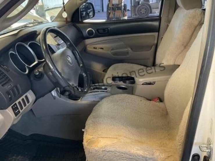 2005-toyota-tacoma-image-21