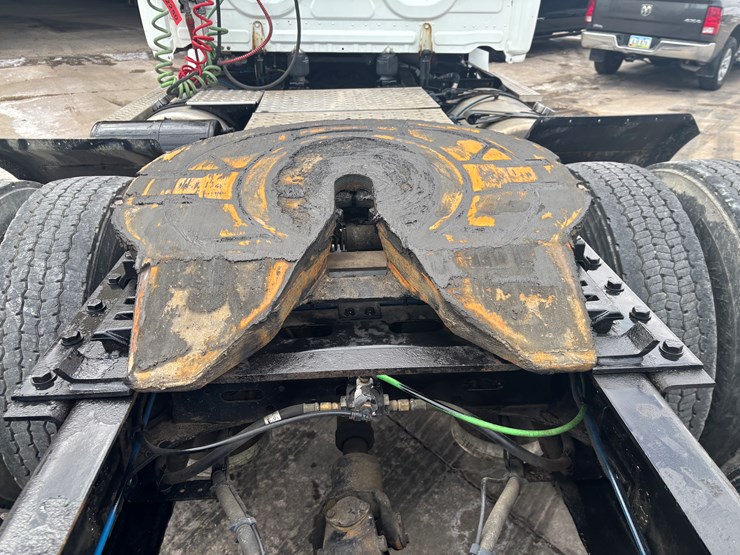 2018-freightliner-cascadia-126-image-51