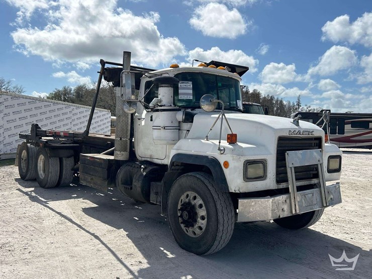 2001-mack-rd688s-image-2