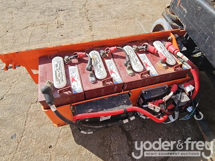 2017-jlg-1932r-image-9