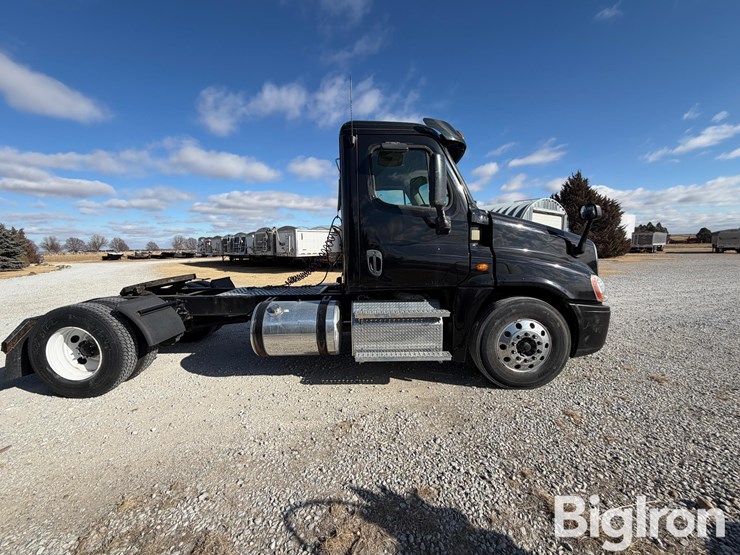 2015-freightliner-cascadia-125-image-4