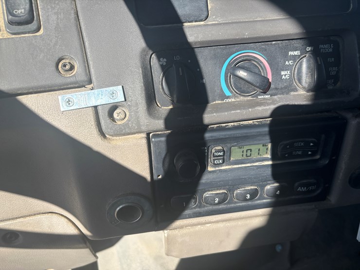 2005-sterling-lt8500-image-30