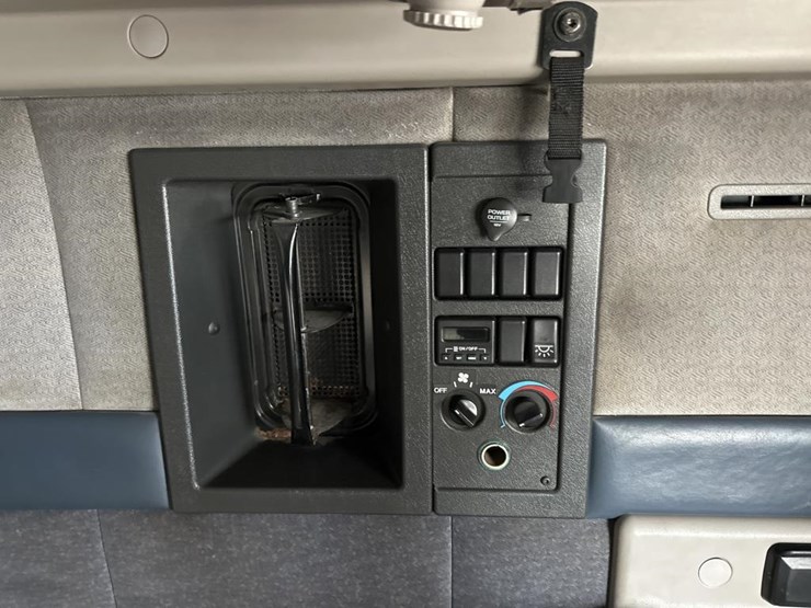 2001-volvo-10-image-50