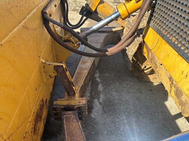 caterpillar-d6m-image-30