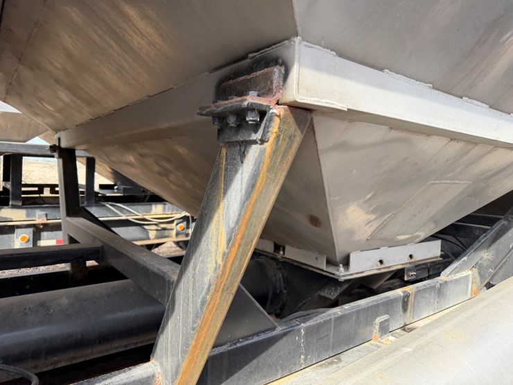 #40961-•-2011-magnolia-/-adams-t/a-fertilizer-tender-trailer-image-28