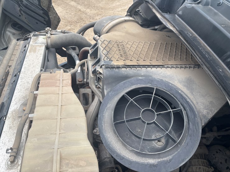 2016-freightliner-cascadia-113-image-26