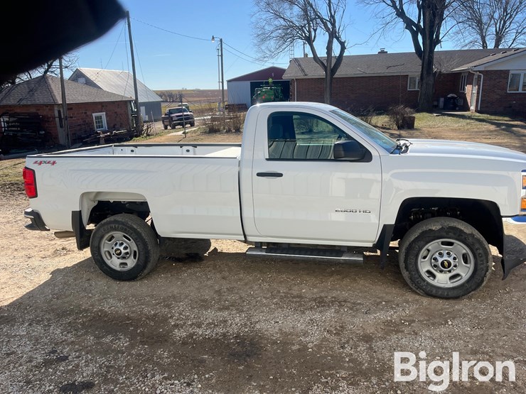 2015-chevrolet-silverado-2500-image-4