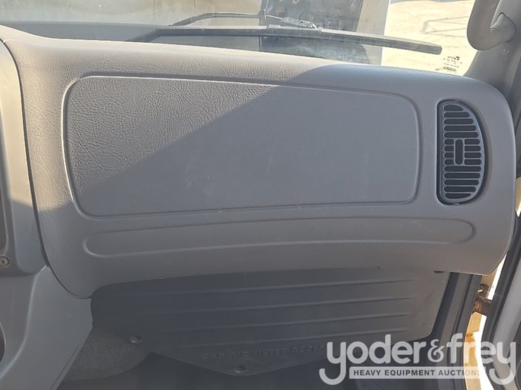 2020-freightliner-m2-106-image-63