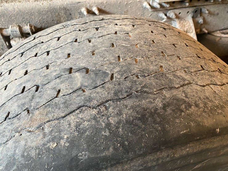 #310-•-2015-volvo-d13-tandem-axle-semi-rolled-over-(has-wi-title)-(algoma,-wi)-image-13