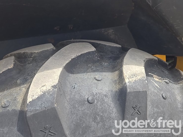 2014-deere-310k-ep-image-16