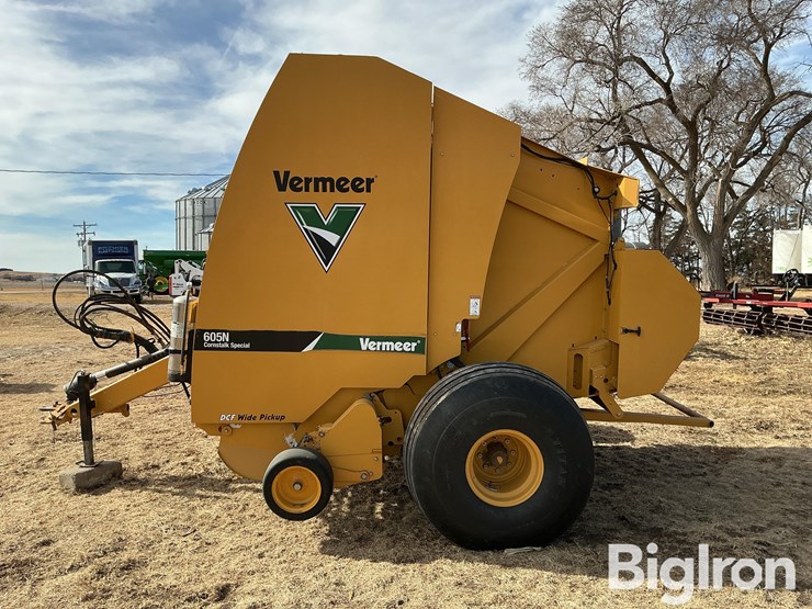 2015-vermeer-605n-cornstalk-special-image-8