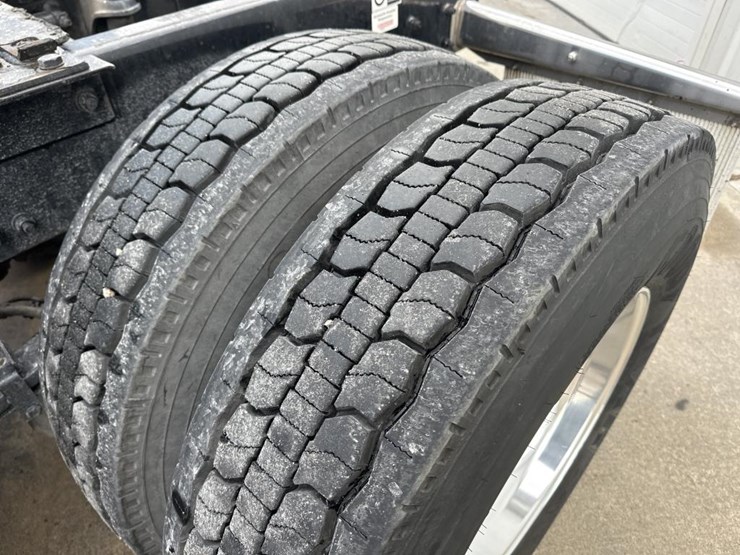 2022-kenworth-t680-image-57