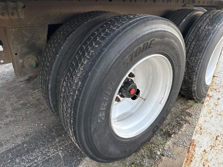 2019-utility-53'-image-29