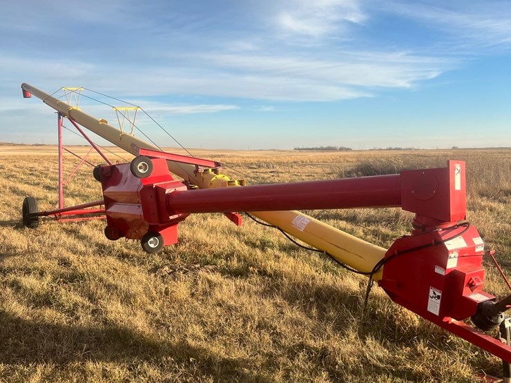 lot-37.-westfield-model-mk-100-61-grain-auger,-has-swing-out-hopper,-fully-pto-driven,-nice-shape,-newer-auger,-used-little-image-4