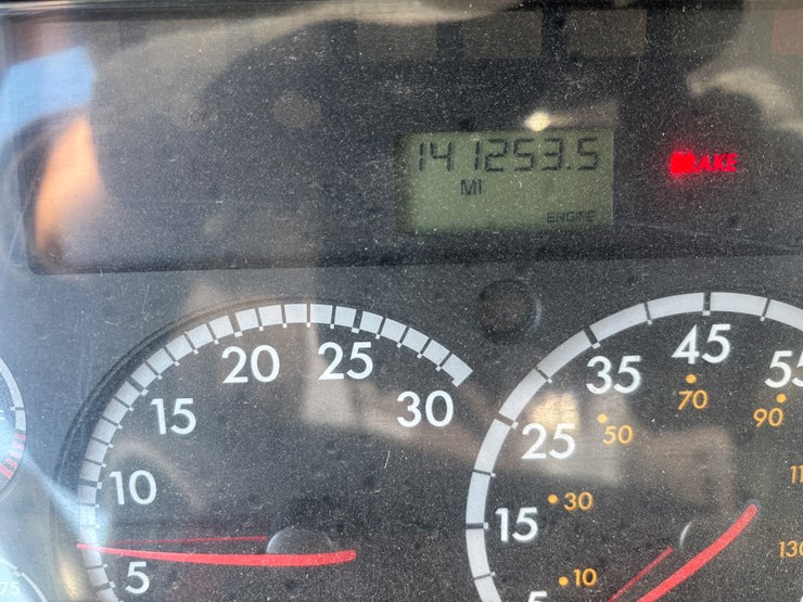 #2294-•-2013-freightliner-m2-flatbed-truck-image-36