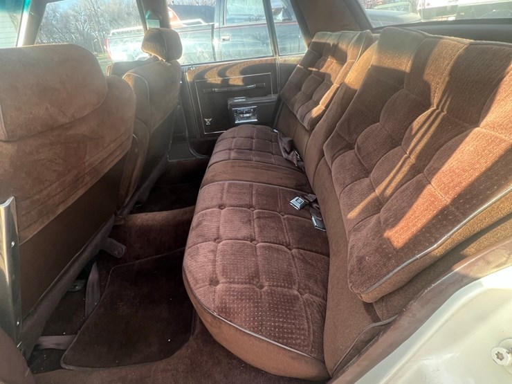 lot-13.-oldsmobile-delta-88-royale-car,-4-dr.,-196,050-mi,-307-v8,--4-speed-automatic-image-15