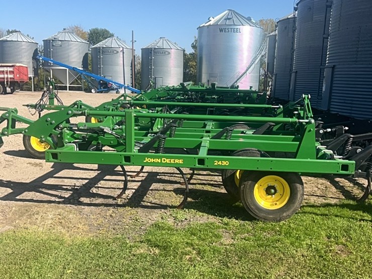 2022-john-deere-52-image-3