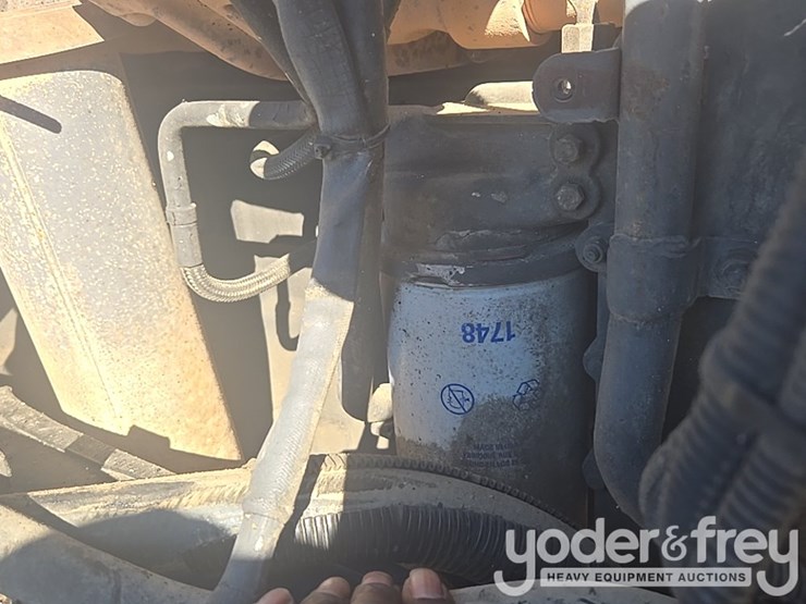 2009-peterbilt-335-image-47