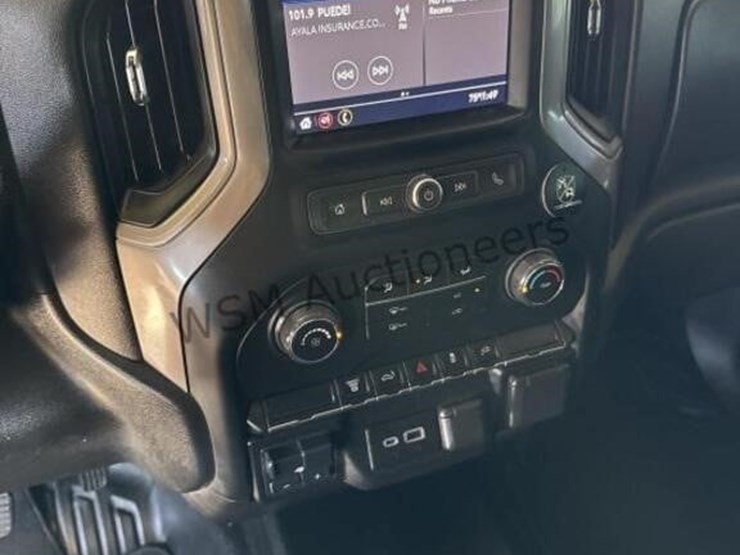 2022-chevrolet-silverado-3500hd-image-21