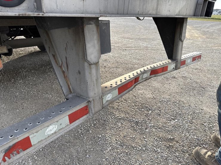 2017-utility-53'-image-17