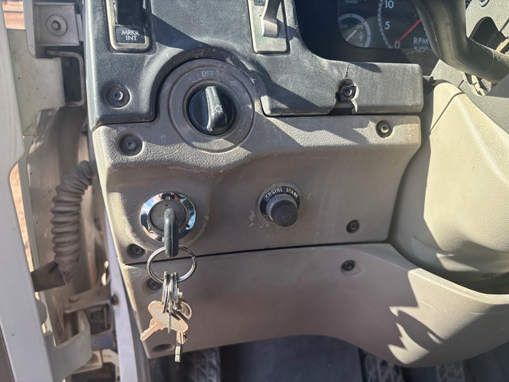 2005-sterling-lt8500-image-34