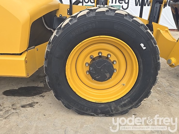 2018-caterpillar-tl1055d-image-9