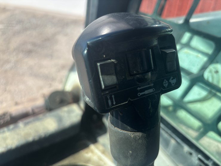 2007-bobcat-t300-image-31