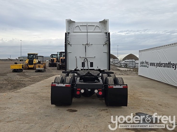 2019-peterbilt-579-image-4