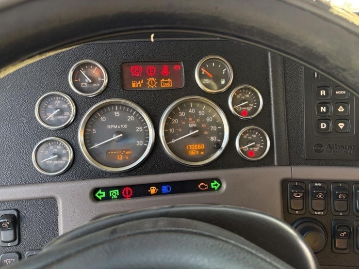 2015-peterbilt-365-image-14