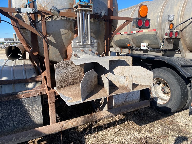 #520-•-1983-brenner-semi-manure-tanker-trailer-(no-title)-(st.-nazianz,-wi)-image-10