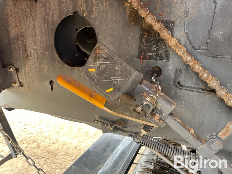 2013-massey-ferguson-2150-image-17