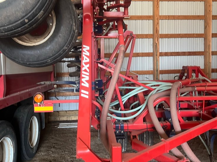 lot-10.-morris-air-seeder,-tow-between-with-10"-eagle-beaks,-new-seed-meter-unit,-pristine-condition,-always-shedded,-highly-maintained,-none-nicer-image-19