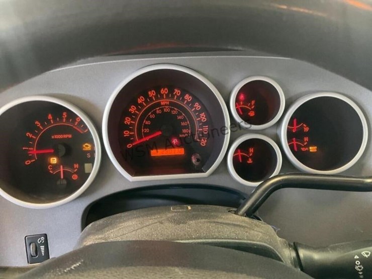 2011-toyota-tundra-image-18