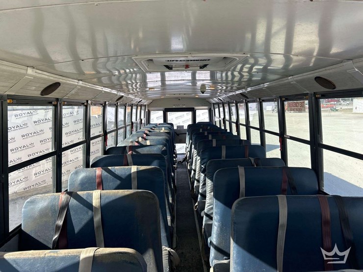 2011-freightliner-b2-image-20