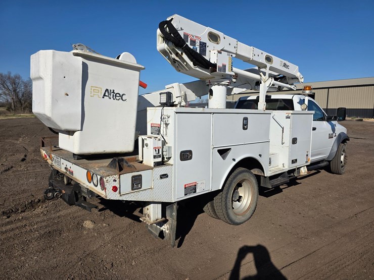 dodge-5500-bucket-truck-image-21