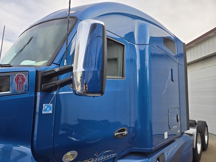 2019-kenworth-t680-image-13