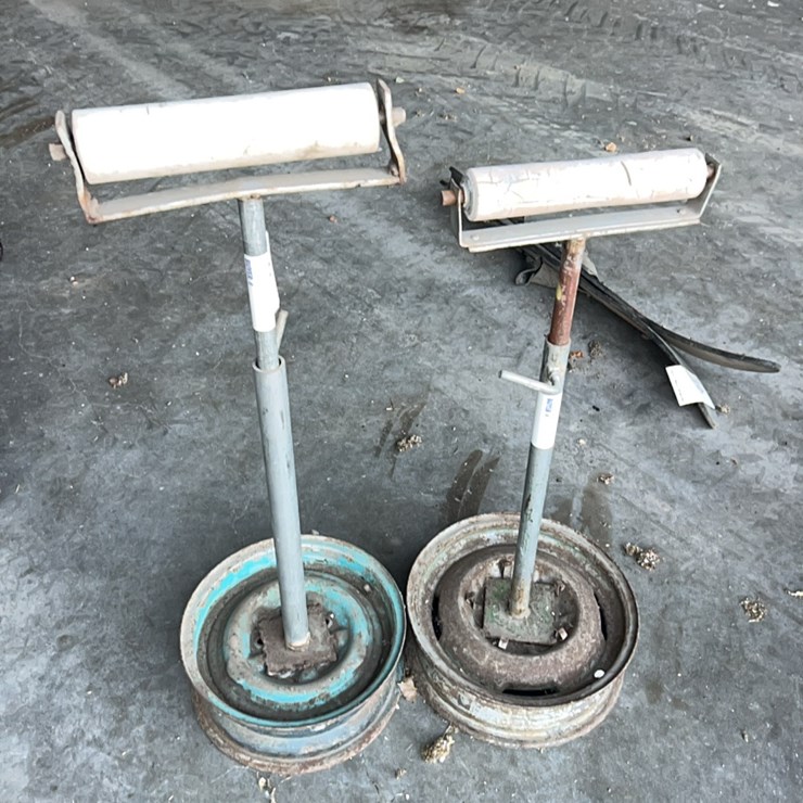 Pair of roller stands