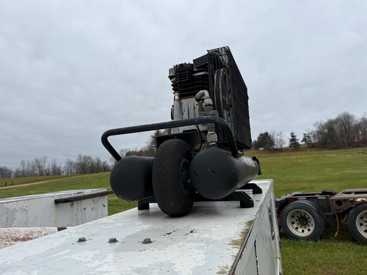 2009-ford-f550-image-42