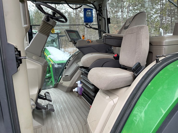 2020-john-deere-8r-340-image-44