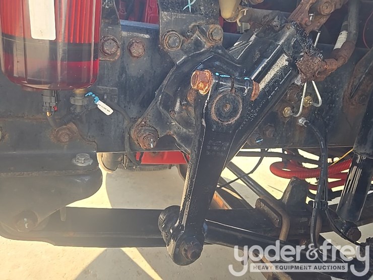 2020-freightliner-m2-106-image-32