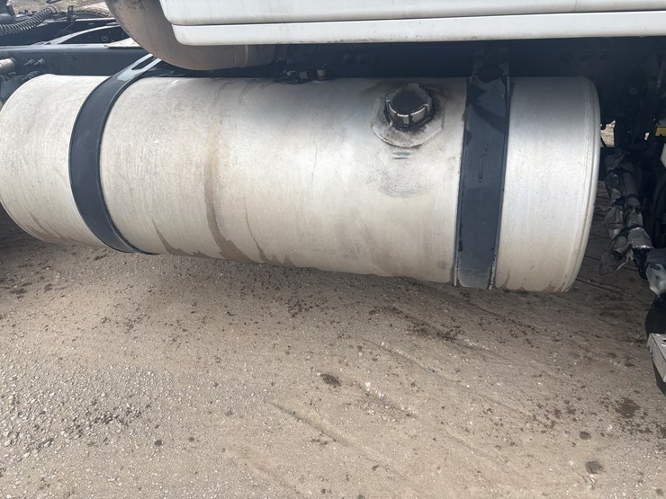 2016-freightliner-cascadia-113-image-52