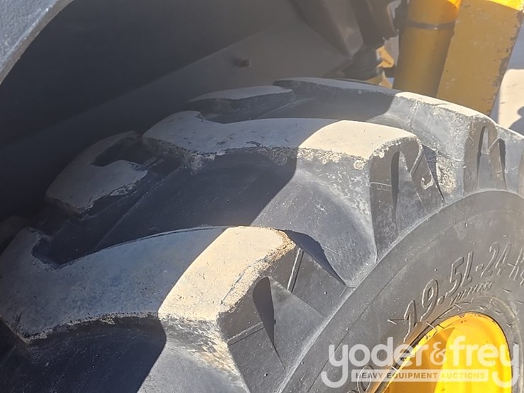 2010-deere-310sj-image-18