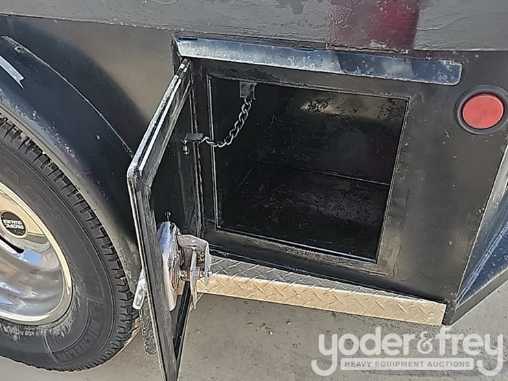 2010-dodge-ram-3500-image-32