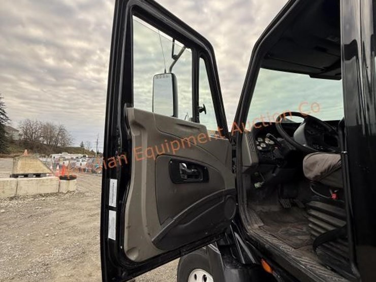 2017-international-prostar-image-70