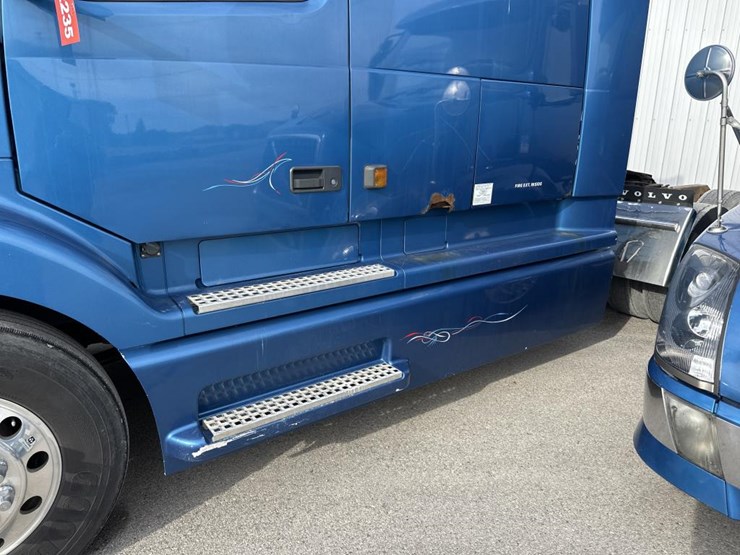 2003-volvo-10-image-11