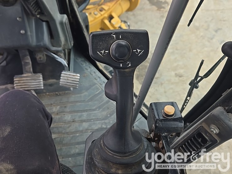 2015-caterpillar-12m3-image-91